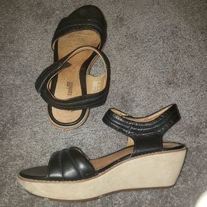 Clark's black sandals size 8.5 *